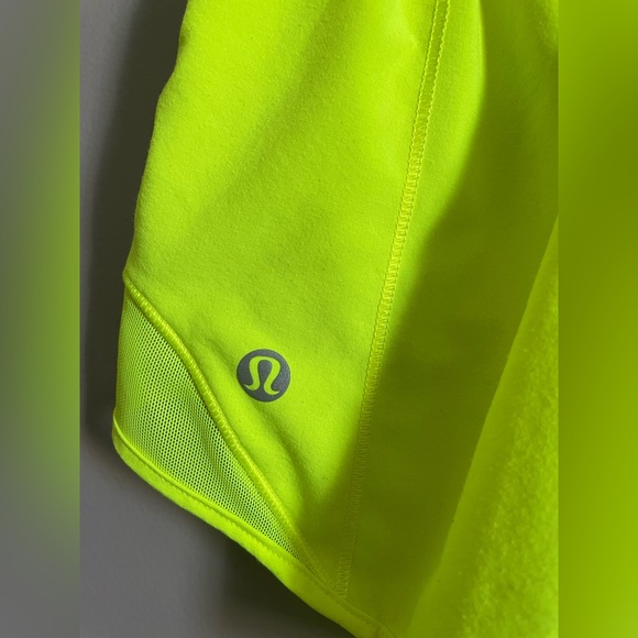 Lululemon Hotty Hot Short II 4 - Picture 4 of 5